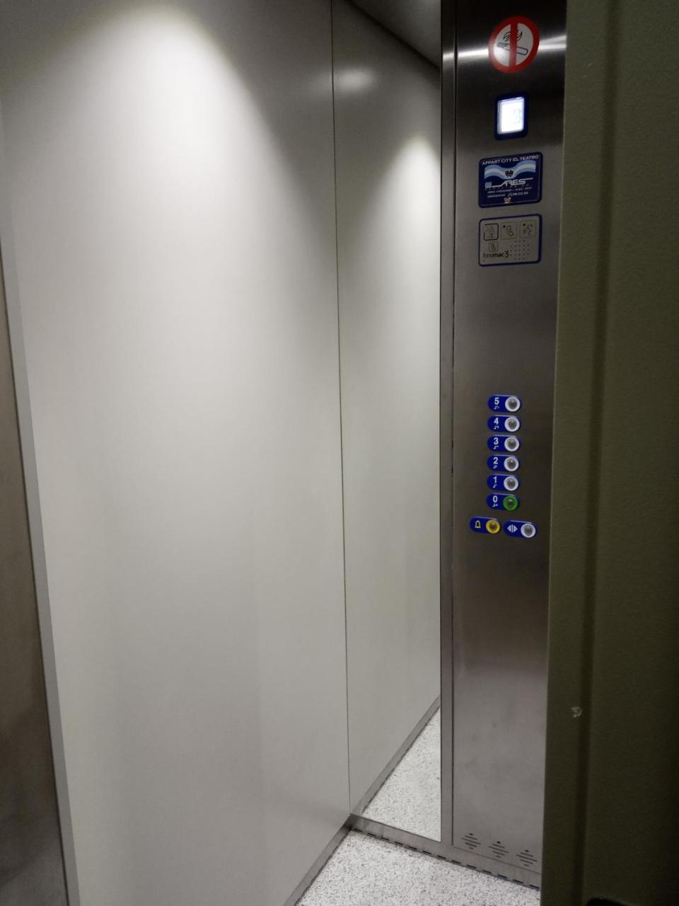 Aparthotel Center
